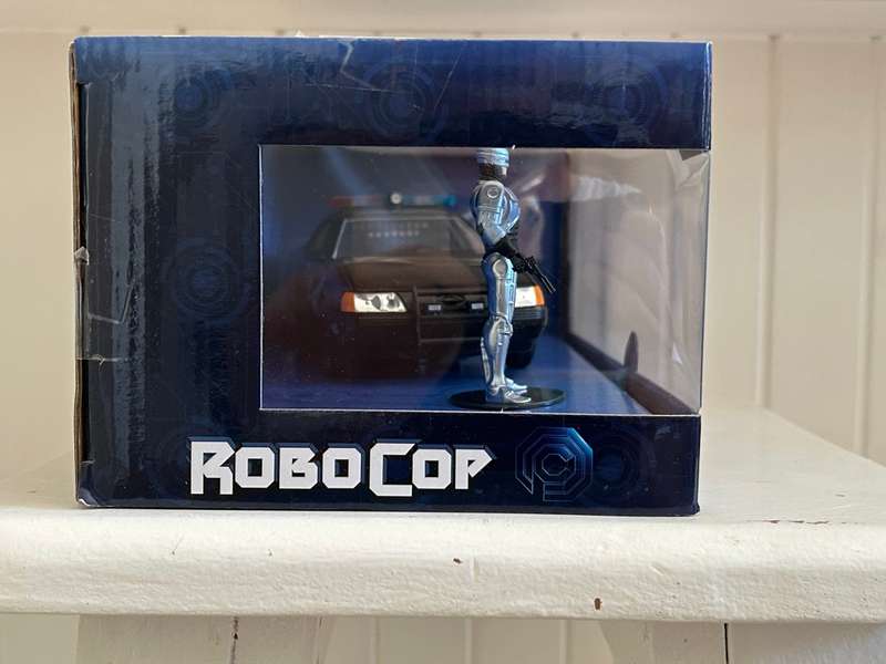 ROBOCOP diecast figure & Detroit Police car boxset - Jada Toys - 2023 - 1:24 scale