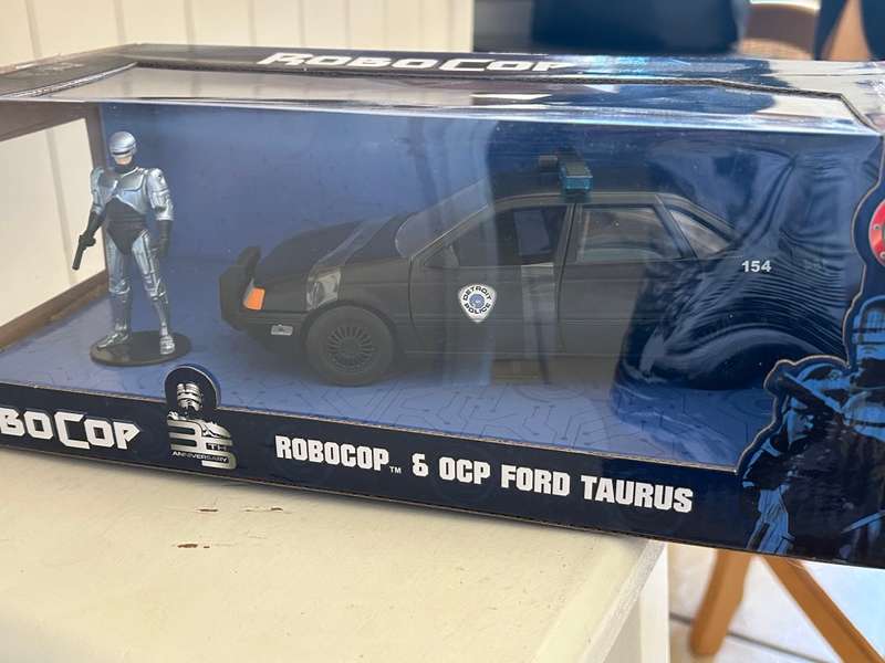 ROBOCOP diecast figure & Detroit Police car boxset - Jada Toys - 2023 - 1:24 scale