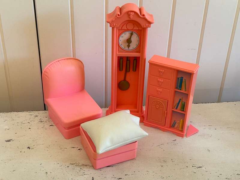 Vintage late 1980s BARBIE LOUNGE Set. Not complete but in very very good condition