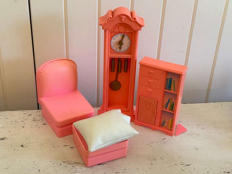Vintage late 1980s BARBIE LOUNGE Set. Not complete but in very very good condition