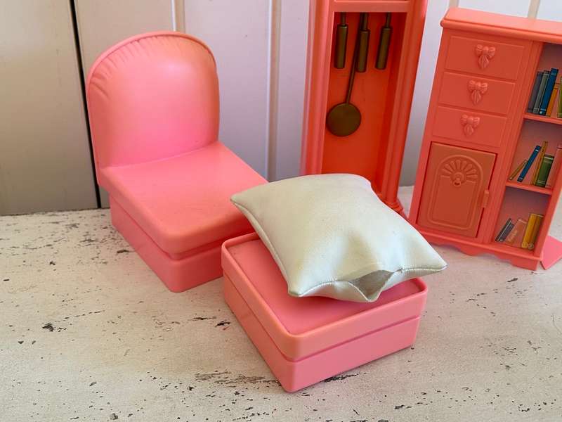 Vintage late 1980s BARBIE LOUNGE Set. Not complete but in very very good condition