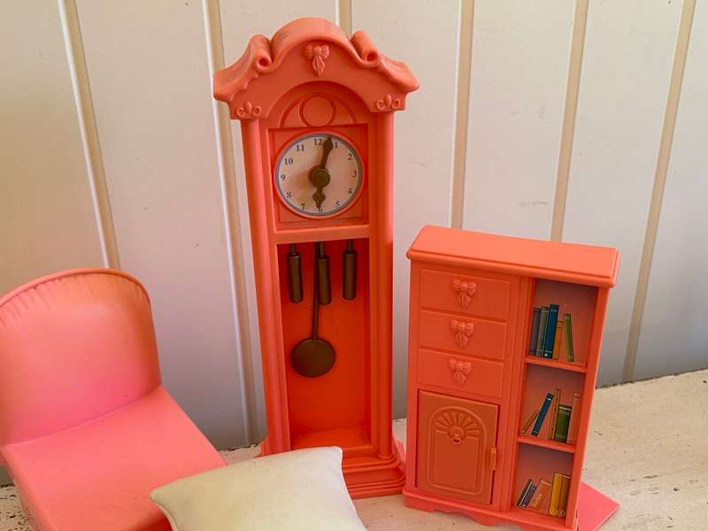 Vintage late 1980s BARBIE LOUNGE Set. Not complete but in very very good condition