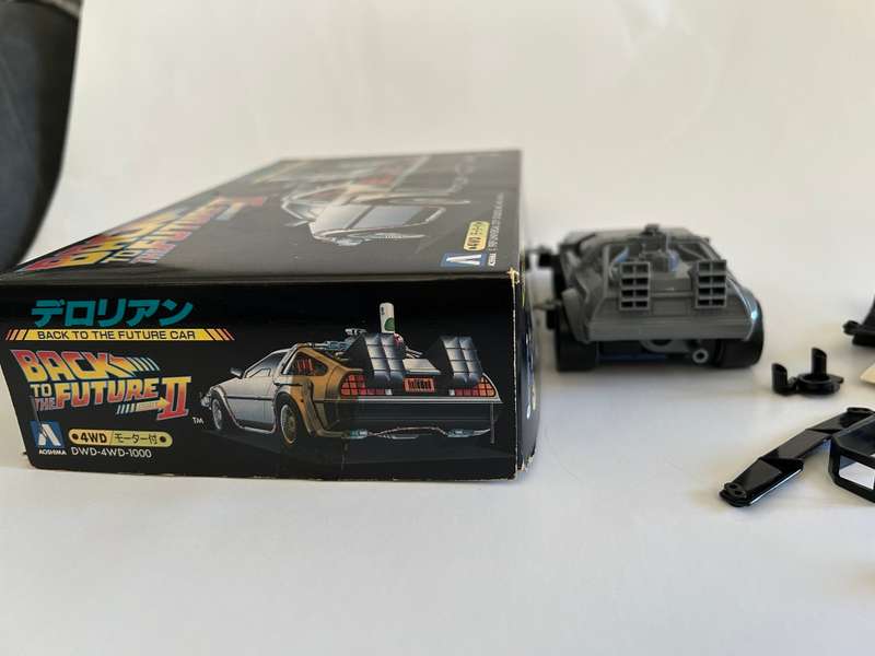 Original 1989 BACK TO THE FUTURE Part 2 Delorean motorized model Kit by Aoshima Model kits Japan