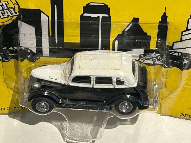 2 x DICK TRACY Movie diecast cars 1:64 scale from 1990 by ERTL Toys