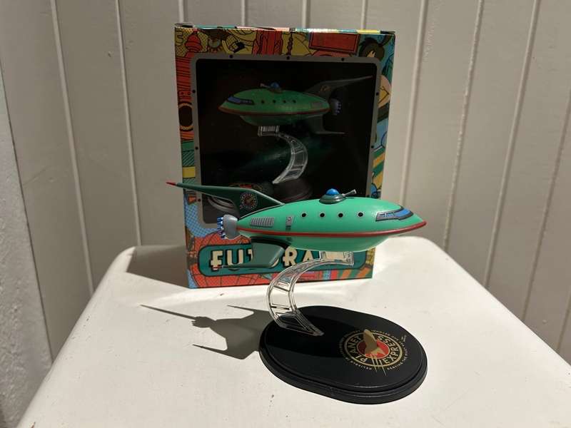 Matt Groening's FUTURAMA TV Show's PLANET EXPRESS Space ship Mint in box