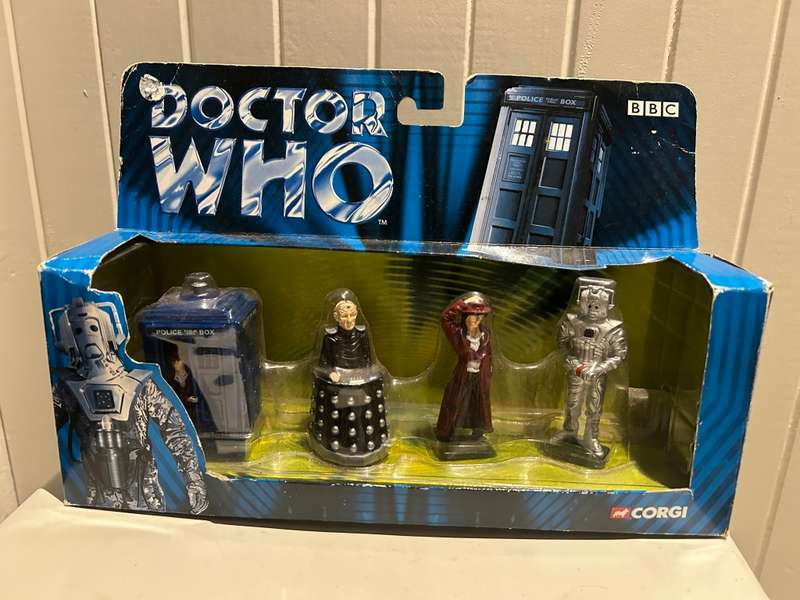 Corgi diecast No: TY96202 DOCTOR WHO Tardis, Dayros, Dr Who & Cyberman toy model set BBC TV 2003