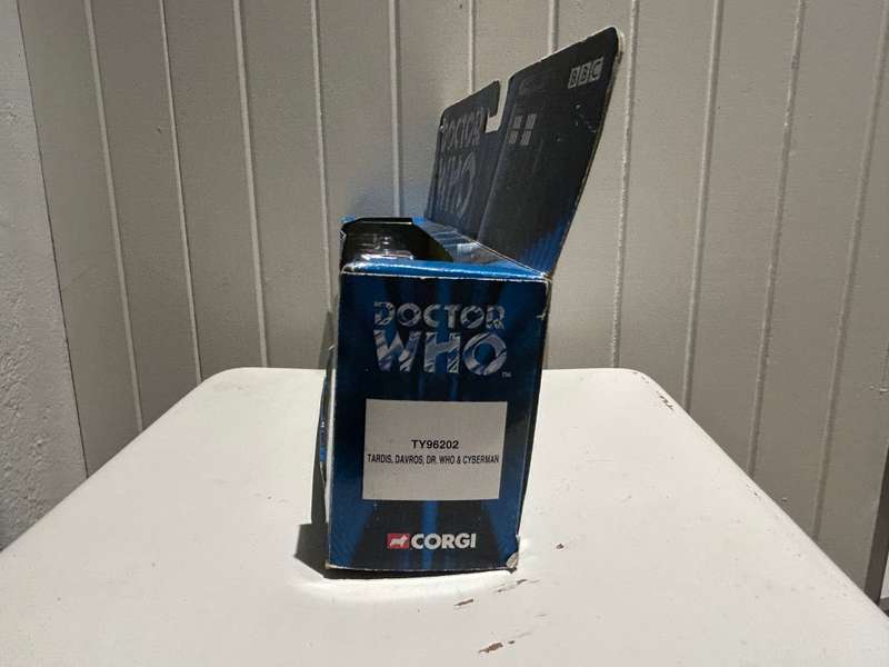 Corgi diecast No: TY96202 DOCTOR WHO Tardis, Dayros, Dr Who & Cyberman toy model set BBC TV 2003