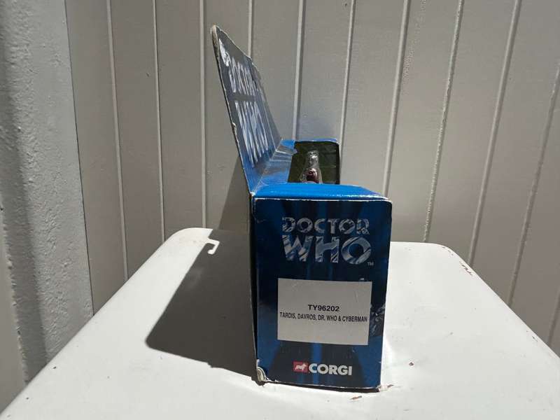 Corgi diecast No: TY96202 DOCTOR WHO Tardis, Dayros, Dr Who & Cyberman toy model set BBC TV 2003