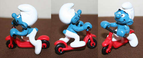 SMURF SMURFS 40230 SCOOTER Smurf - rare Super Smurfs by Schleich Peyo