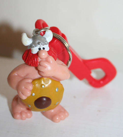HAGAR THE HORRIBLE rubber figure NAKED BEHIND SHIELD - excellent condition