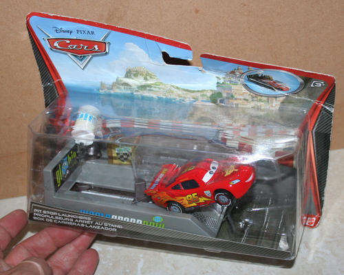 DISNEY PIXAR CARS PIT STOP LAUNCHER LIGHTNING MCQUEEN CAR - Mattel Toys