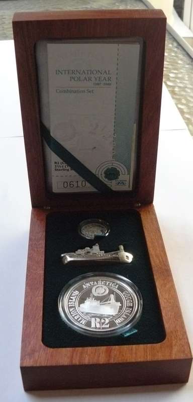 ** 2008  Inter. Polar Year - Sterling Silver Combo Set (R2, 2 1/2c ) in Wooden Box Mintage 724