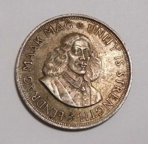 ** 1963 SILVER 50c  ** - 50% SILVER = 14.13gm - Coin in Good condition and well toned, no rim nicks