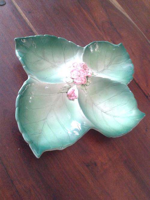 4 pedal  shaped  serving bowl