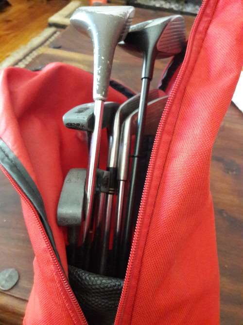GOLF BAG PLUS 8 CLUBS