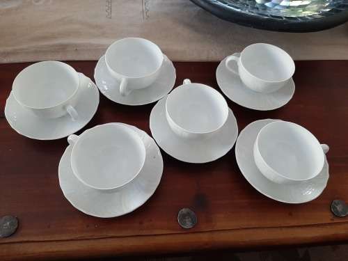 hutschenreuther Germany from dresden 6 cups and sausers