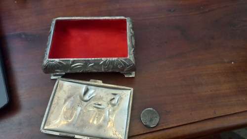 Metal jewelry box vintage