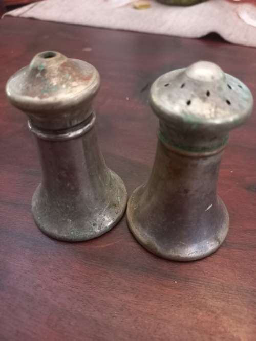Epns made in england salt and pepper set