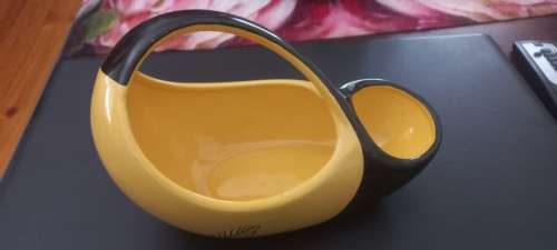 Crown Devon jug 1920-1939 (Art Deco) Gorgeous black and yellow