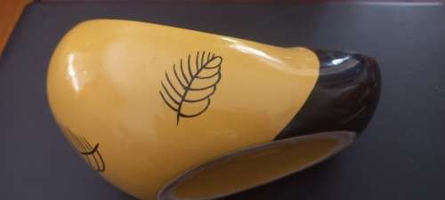 Crown Devon jug 1920-1939 (Art Deco) Gorgeous black and yellow