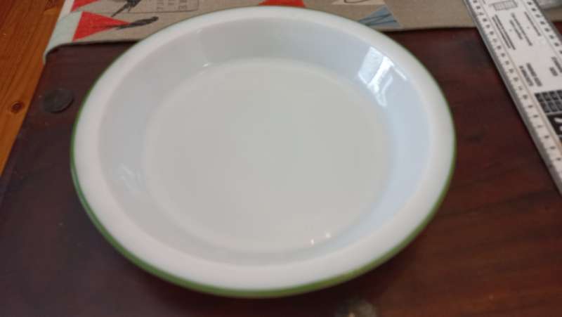 Vintage pyrex milk glass plate