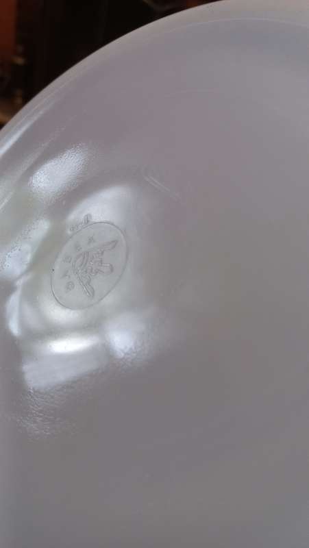 Vintage pyrex milk glass plate
