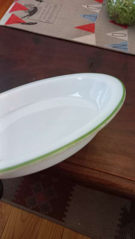 Vintage pyrex milk glass plate