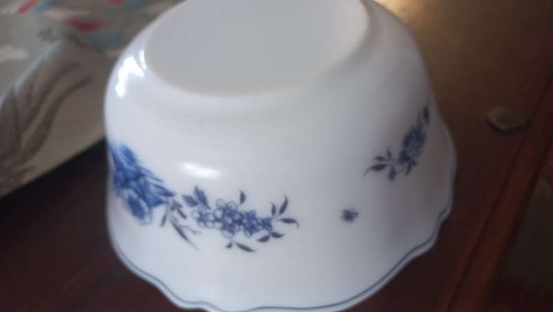 arcopal france scalloped bowl blue flowers,