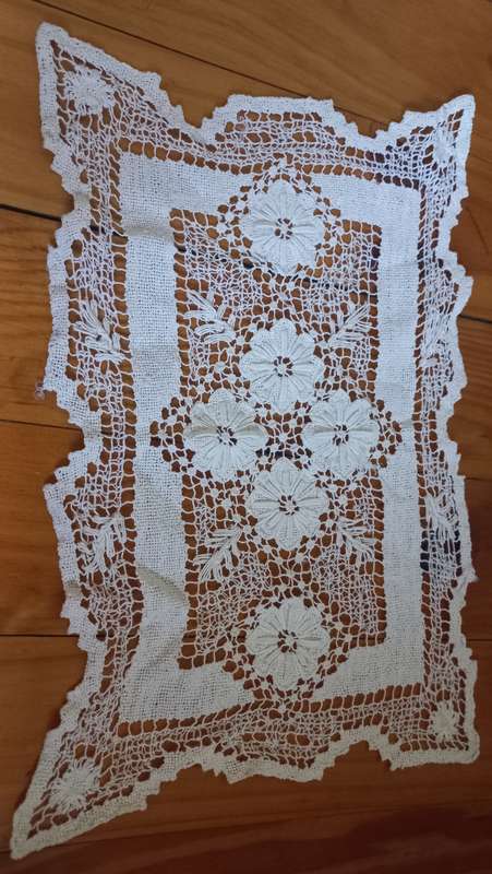 Vintage handmade lace cloth cream