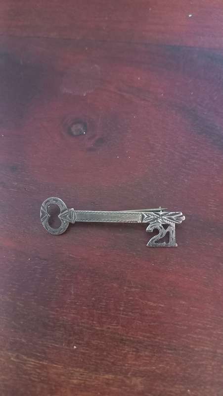 Brooch 21 key sterling silver vintage