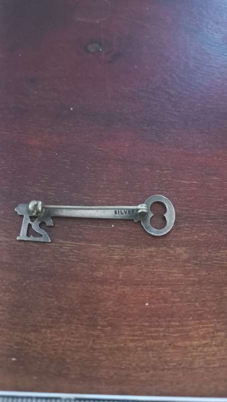 Brooch 21 key sterling silver vintage