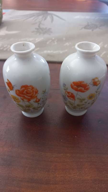 Vintage small vases x 2