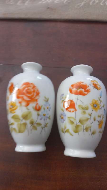 Vintage small vases x 2