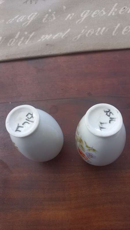 Vintage small vases x 2