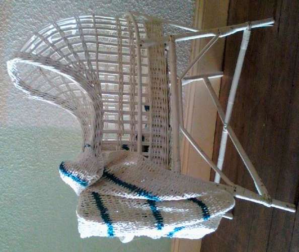 BIZARRE OPENING SPECIAL  -  VINTAGE BAMBOO BABY CRIB  a Restoration project for you