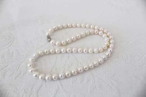 FRESHWATER CULTURED WHITE PEARL BEADED NECKLACE