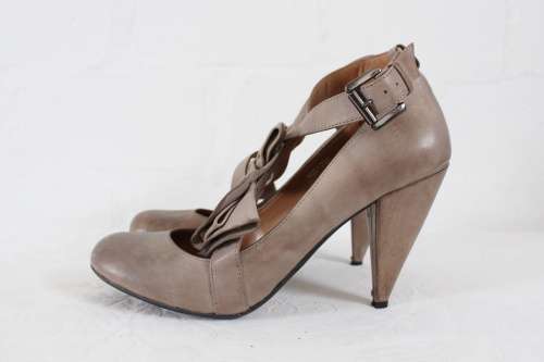 GENUINE LEATHER BERTIE BROWN ANKLE STRAP HIGH HEELS SHOES - SIZE 7