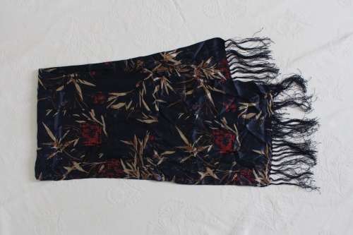 *SALE - 50% OFF!* VINTAGE 100% SILK CHINESE NAVY BLUE BAMBOO PRINT FRINGED SCARF