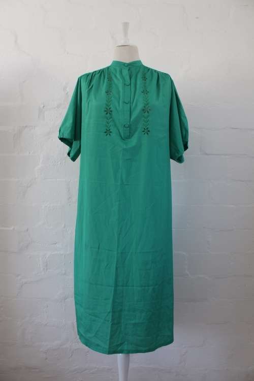 VINTAGE GREEN EMBROIDERED HIGH COLLAR SHIFT DRESS - SIZE 16
