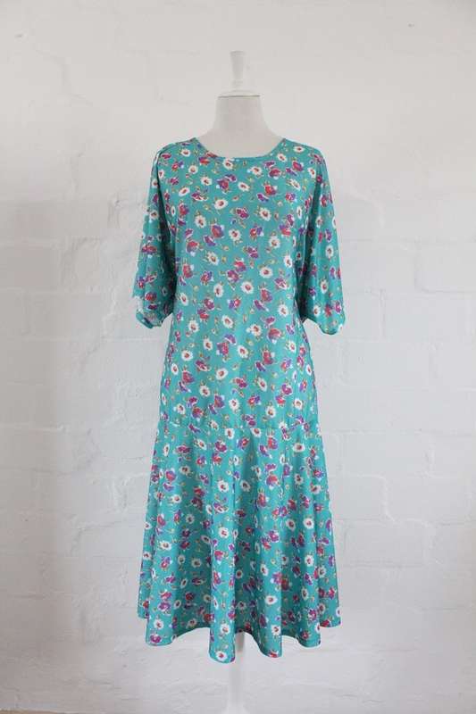 *FLASH SALE - 50% OFF!* VINTAGE FLORAL PRINTED GREEN PINK DROP WAIST DAY DRESS - SIZE 22