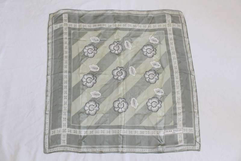 *JEAN PATOU PARIS* DESIGNER VINTAGE 100% SILK GREEN FLORAL PRINT SCARF