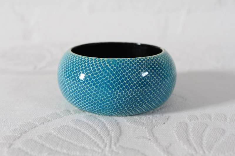 VINTAGE WOODEN BLUE PRINTED CHUNKY BANGLE BRACELET