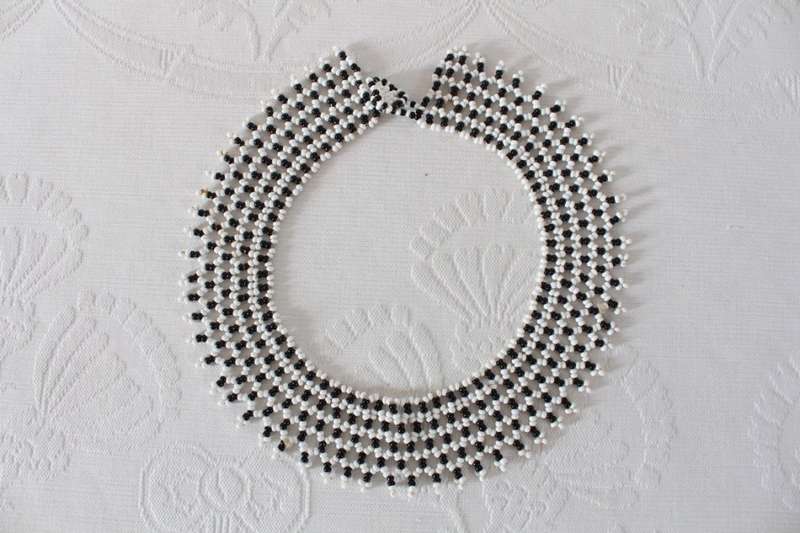 VINTAGE BLACK WHITE BEADED COLLAR NECKLACE