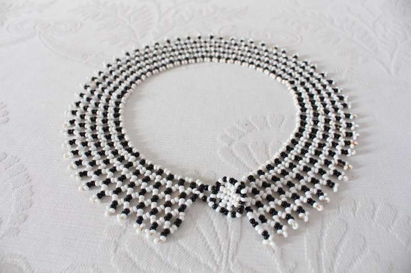 VINTAGE BLACK WHITE BEADED COLLAR NECKLACE