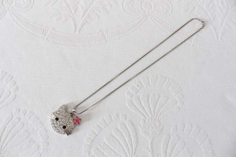 HELLO KITTY RHINESTONE CLUSTER SILVER TONE PENDANT NECKLACE