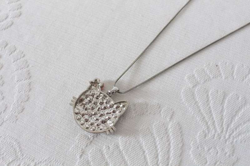 HELLO KITTY RHINESTONE CLUSTER SILVER TONE PENDANT NECKLACE