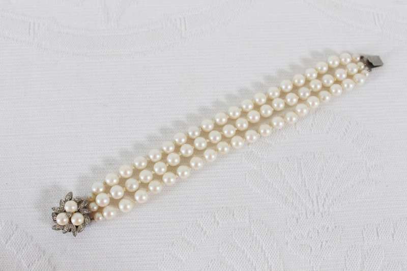 VINTAGE FAUX PEARL THREE STRAND COSTUME BRACELET