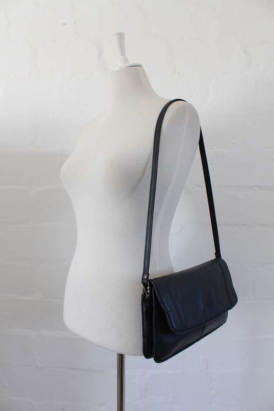 VINTAGE GENUINE LEATHER NAVY BLUE SHOULDER MESSENGER BAG HANDBAG