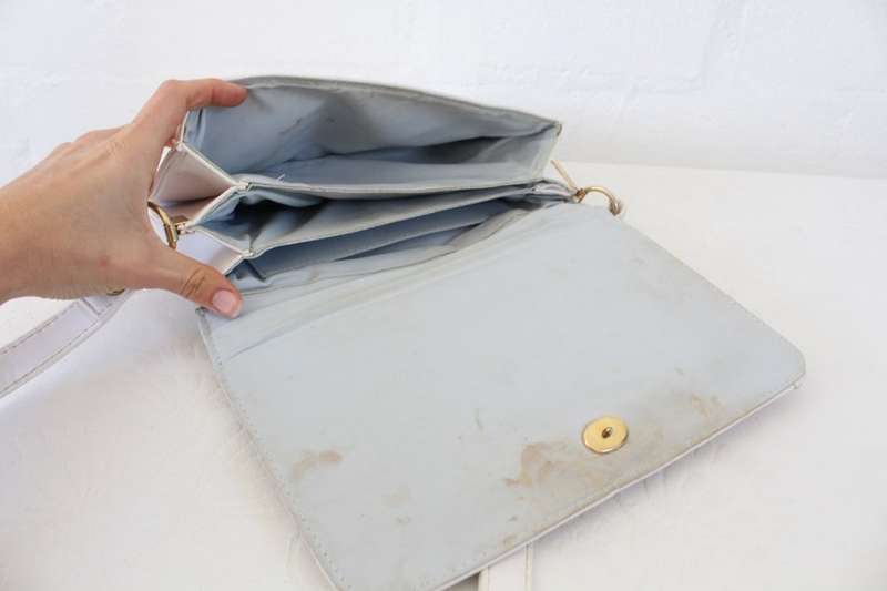 VINTAGE VINYL WHITE MESSENGER SHOULDER SLING HANDBAG BAG
