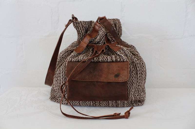 VINTAGE BROWN GENUINE LEATHER WOVEN BUCKET BAG HANDBAG